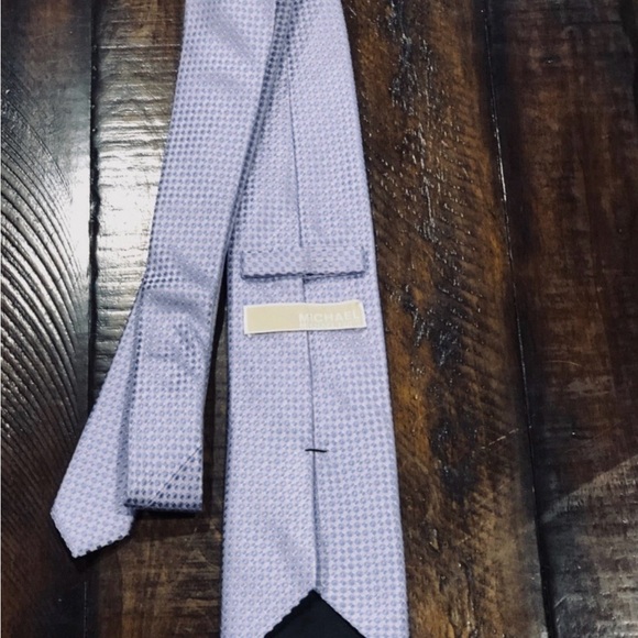 Michael Kors silk blue polka dot & diamond shape design neck tie - Picture 3 of 9